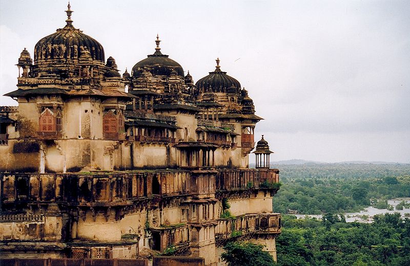 11Jan.Jahangir Palace Orccha.Wikimedia by Doron – 800px-OrchhaPalace